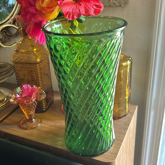 Vintage GREEN Glass Vase - Picture 1 of 6